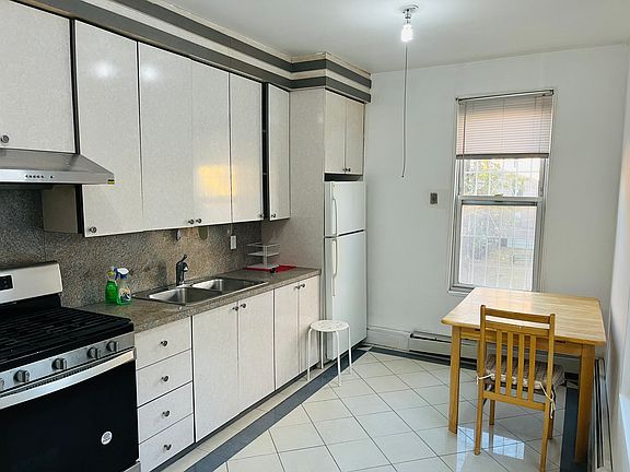 5th image of 1711 Avenue V Floor 2