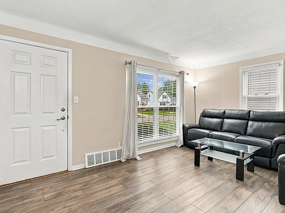 3rd image of 29203 Oakdale Rd