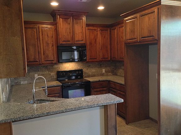 3rd image of 2517 Lee Ln