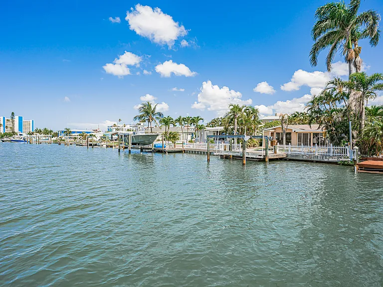 14827 N Bayshore Dr — Photo 2
