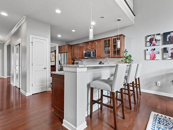 4th image of 182 Tinley Park Cir