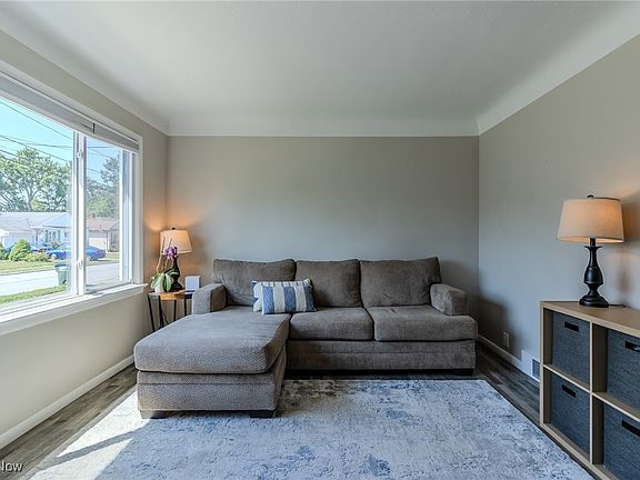 5th image of 30319 Royalview Dr