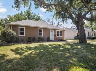 615 SW Southlawn Cir, Ankeny, IA 50023