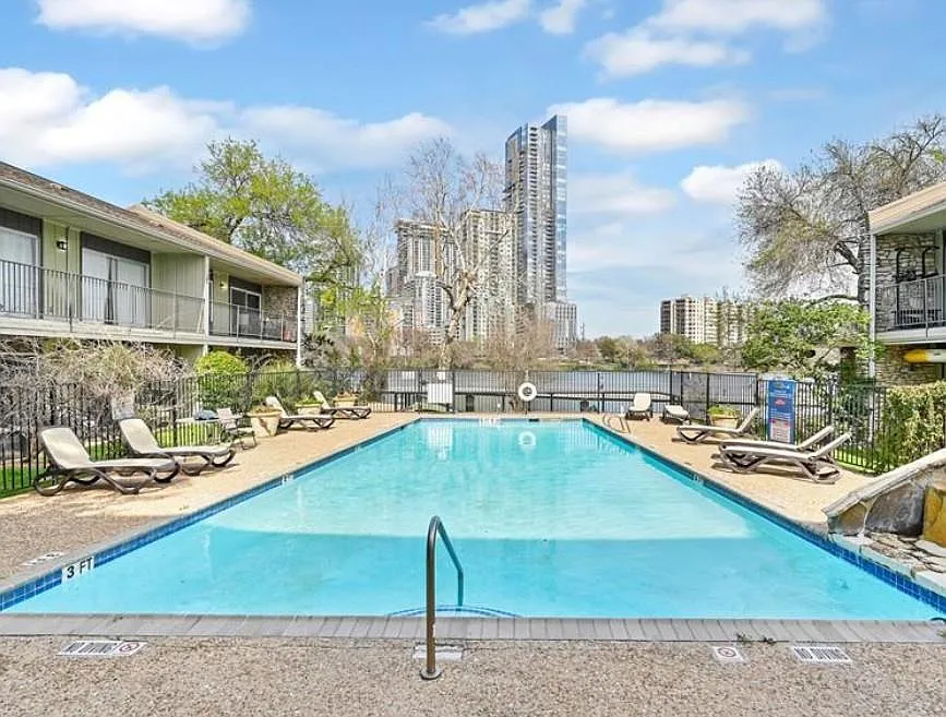 3 bed, 2.5 bath, 1465 sqft, $3,000 — Photo 1