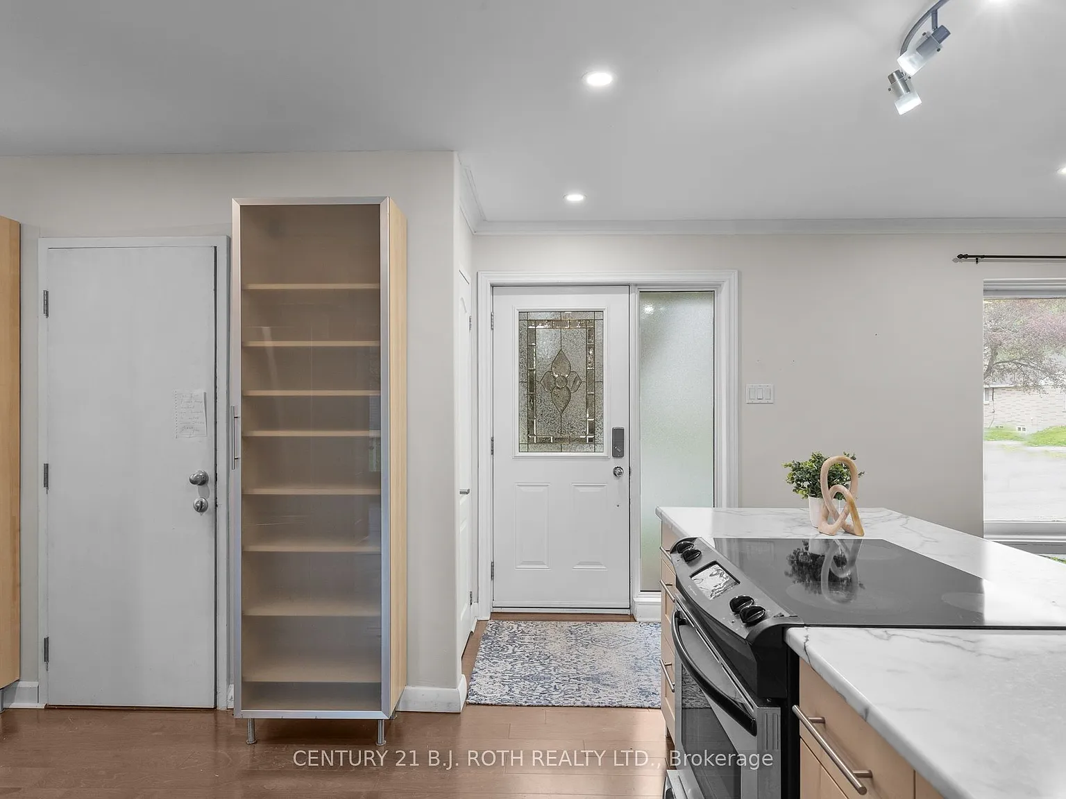 3 bed, $2,150 — Photo 2