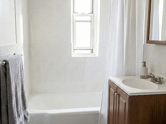 3rd image of 6864 Yellowstone Blvd APT B27