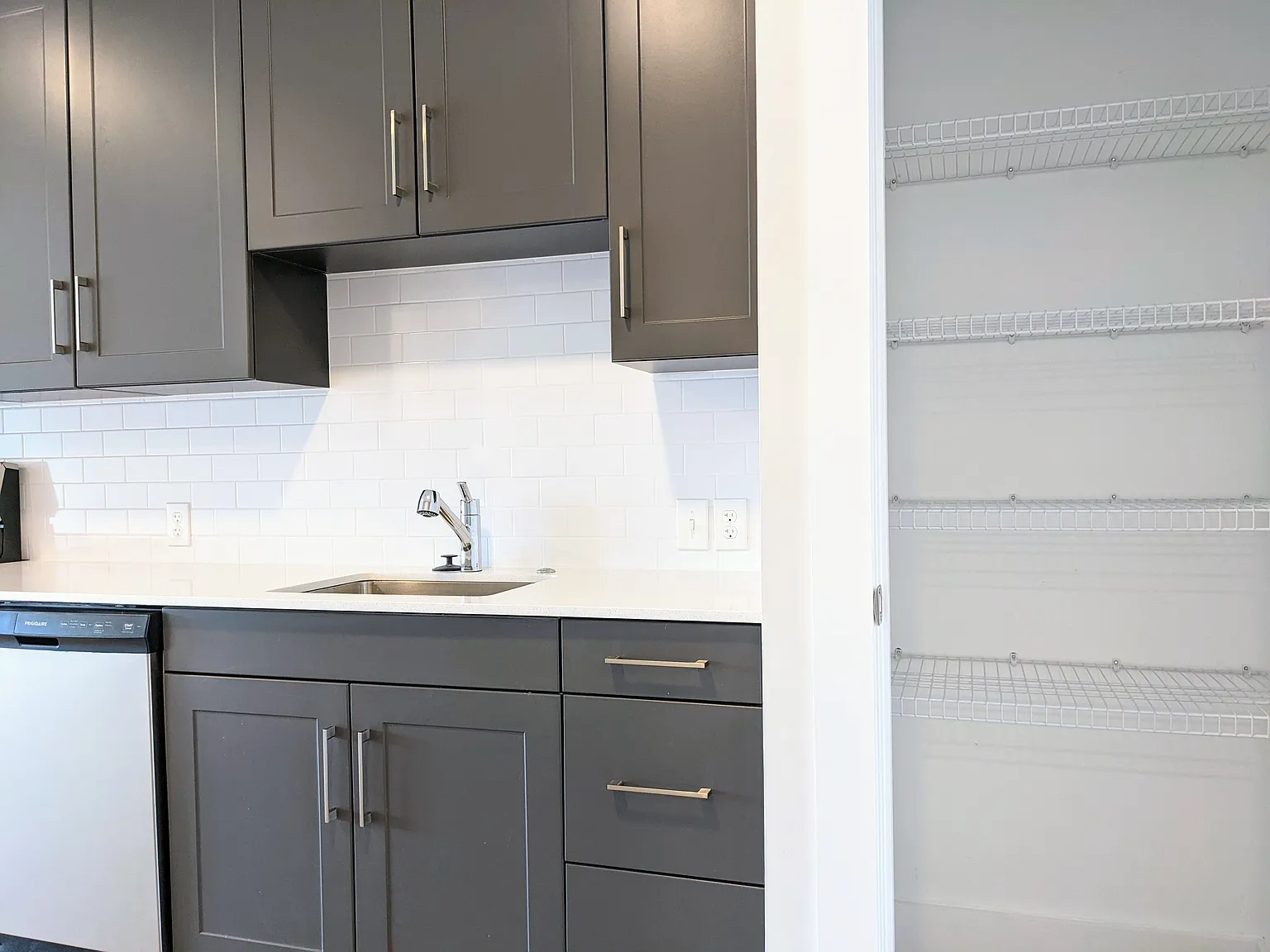 1 bed, 1092 sqft, $1,898 — Photo 4