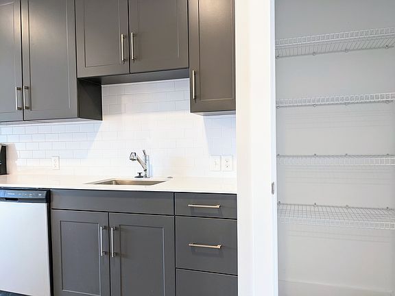 4th image of 216-232 Kichline Ave #21