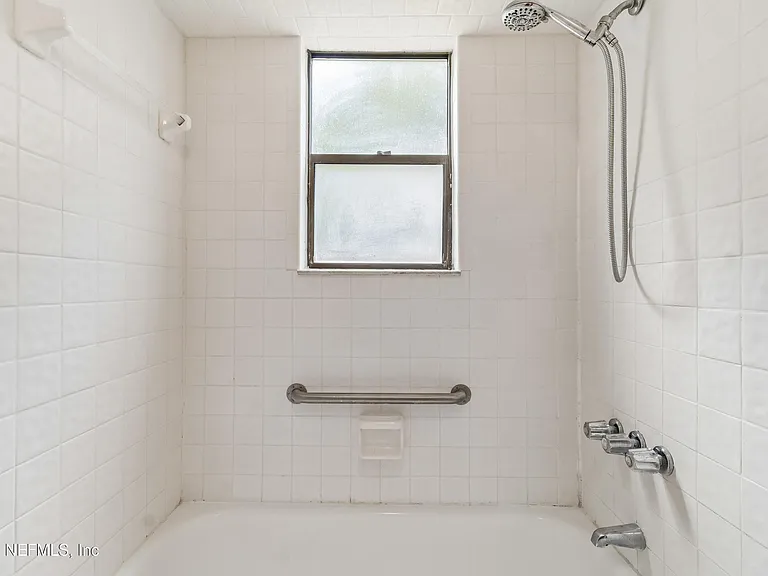 702 Meadowbrook Dr #2 — Photo 13