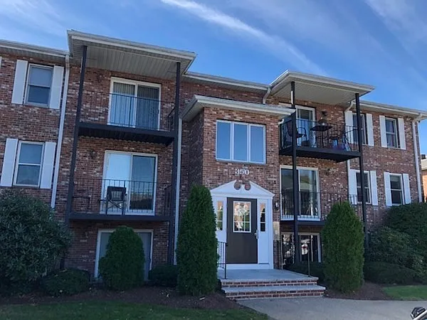 2 bed, 860 sqft, $2,300 — Photo 1