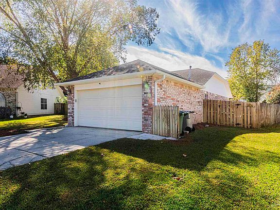 5th image of 321 Pin Oak Ct