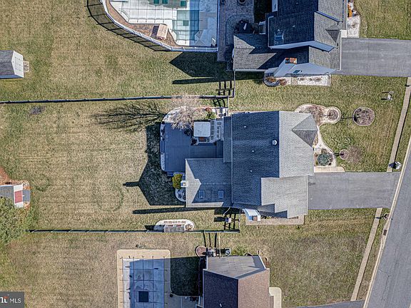 2nd image of 21 Oakview Dr
