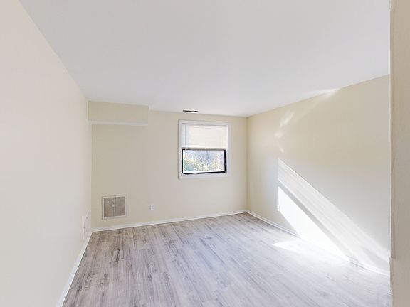 5th image of 300 Broadwayapt #A10