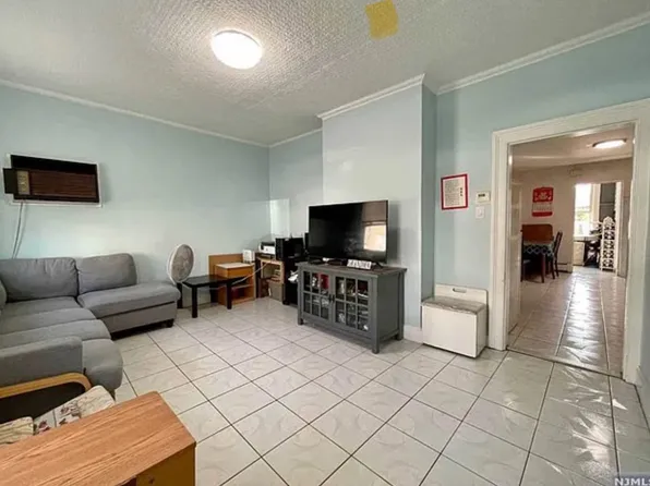 307 N 5th St Floor 1, Harrison, NJ 07029