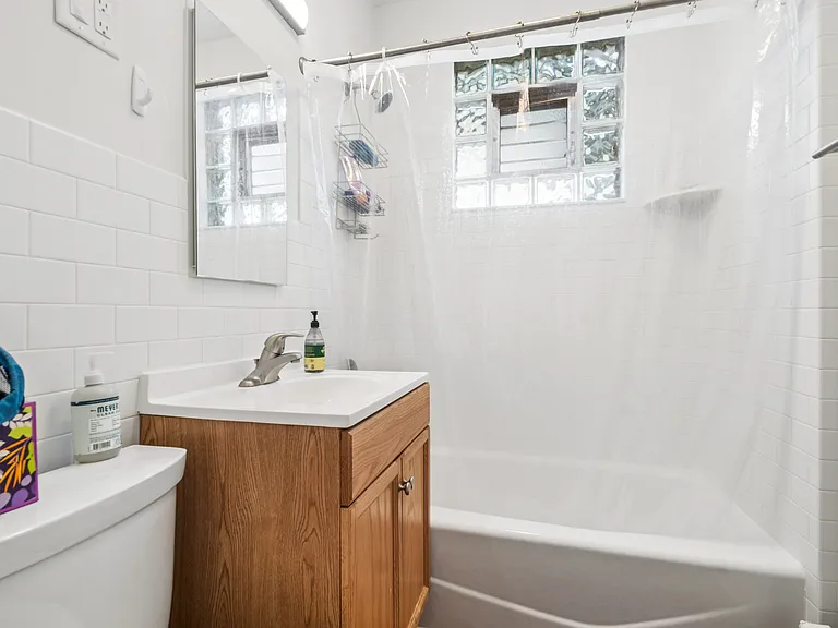 1230 Simpson St — Photo 10