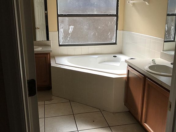 5th image of 2214 Bexley Dr