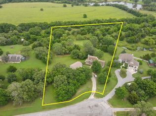 1010 W Meadowlake Cir, Valley Center, KS 67147