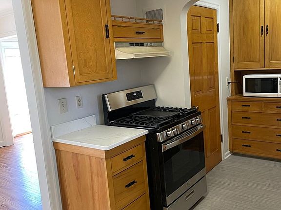 4th image of 1293 Portland Ave