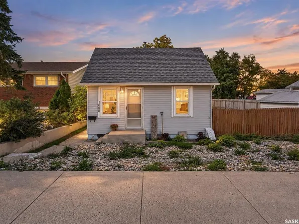 1080 9th AVENUE SW, Moose Jaw, SK S6H 5X5