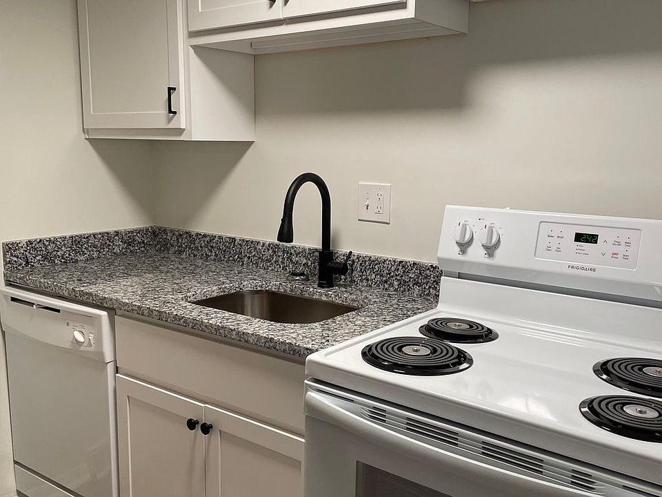1st image of 6126 Plymouth Ave #9