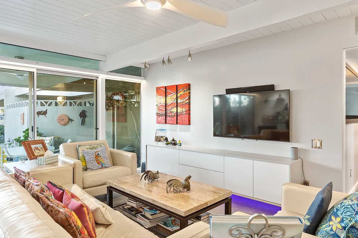 341 Sandpiper St — Photo 3