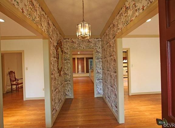 4th image of 8318 Fulham Dr