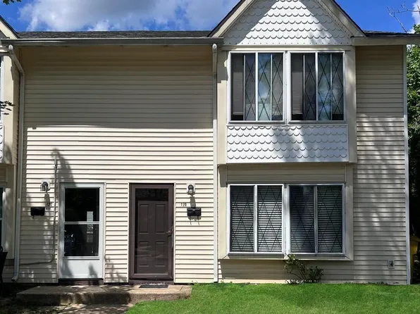 120 Williamsburg Lane, Lakewood, NJ 08701