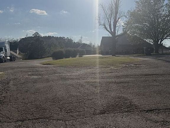 4th image of 70 Farmhouse Ln