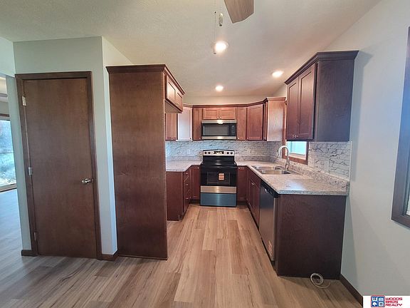 4th image of 1709 Meadow Ln