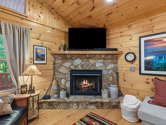 4th image of 327 Eagles Nest Ln