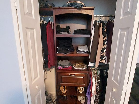 5th image of 4230 Avon Park Cir #Townhouse