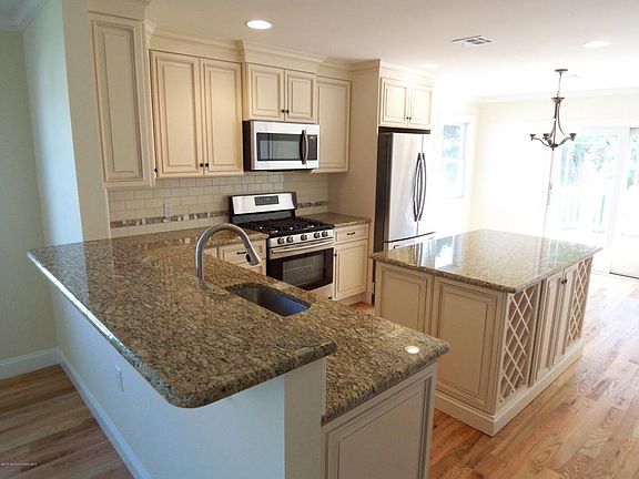 3rd image of 5 Canterbury Ln