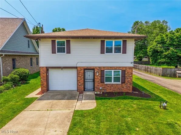 322 46th St, Vienna, WV 26105