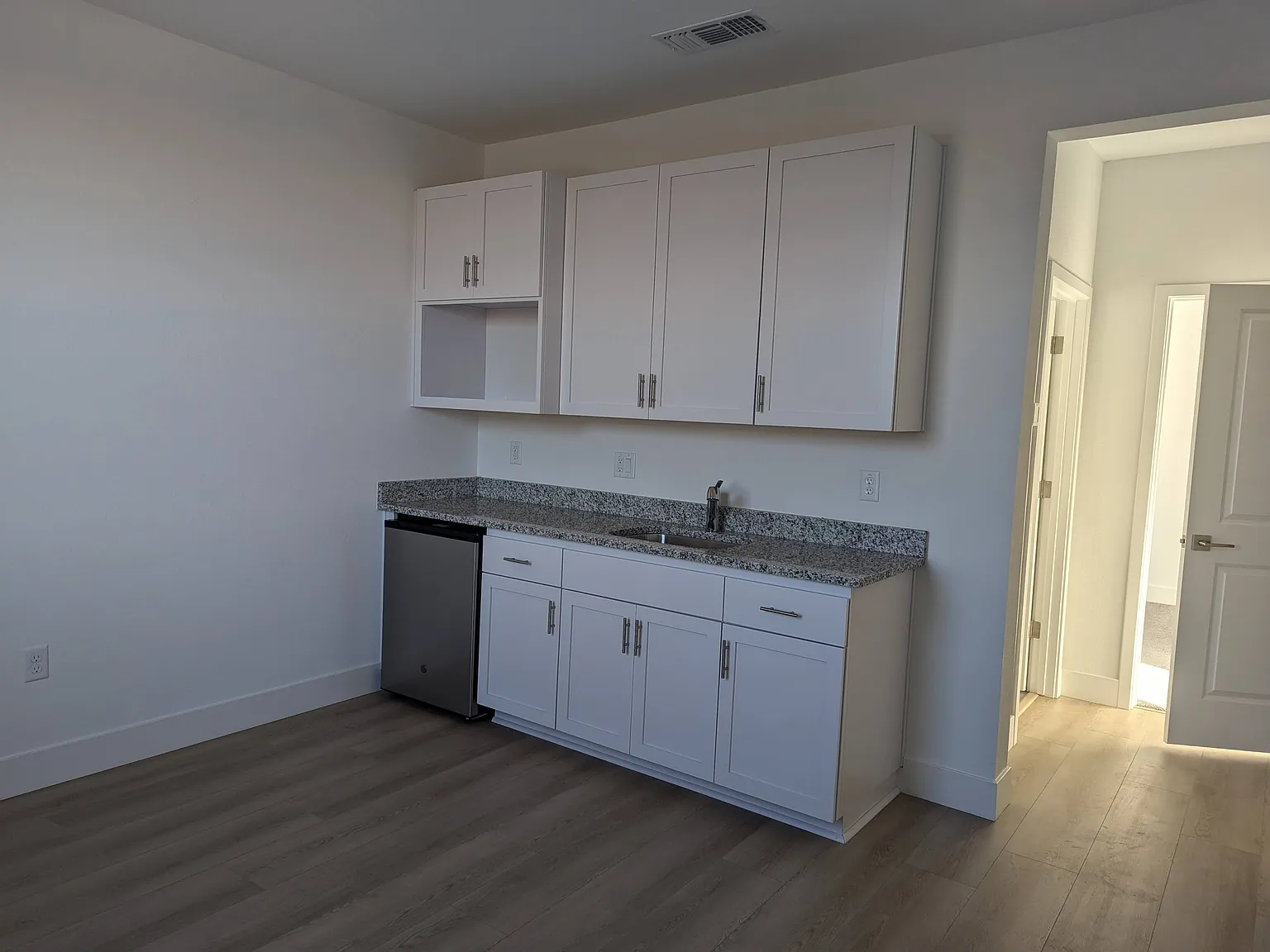 4 bed, 2080 sqft, $2,995 — Photo 2
