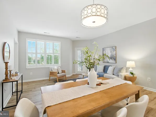 2606 Chapel Lake Dr APT 212, Gambrills, MD 21054