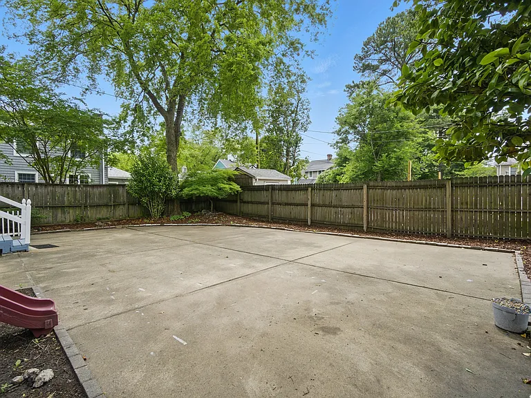5611 Hampton Blvd — Photo 33