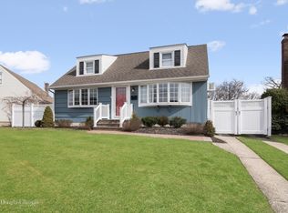 1077 Jerome St, Seaford, NY 11783