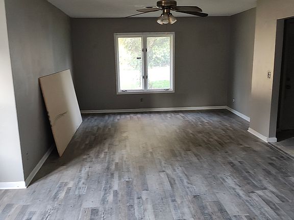 3rd image of 3000 Woodland Ave