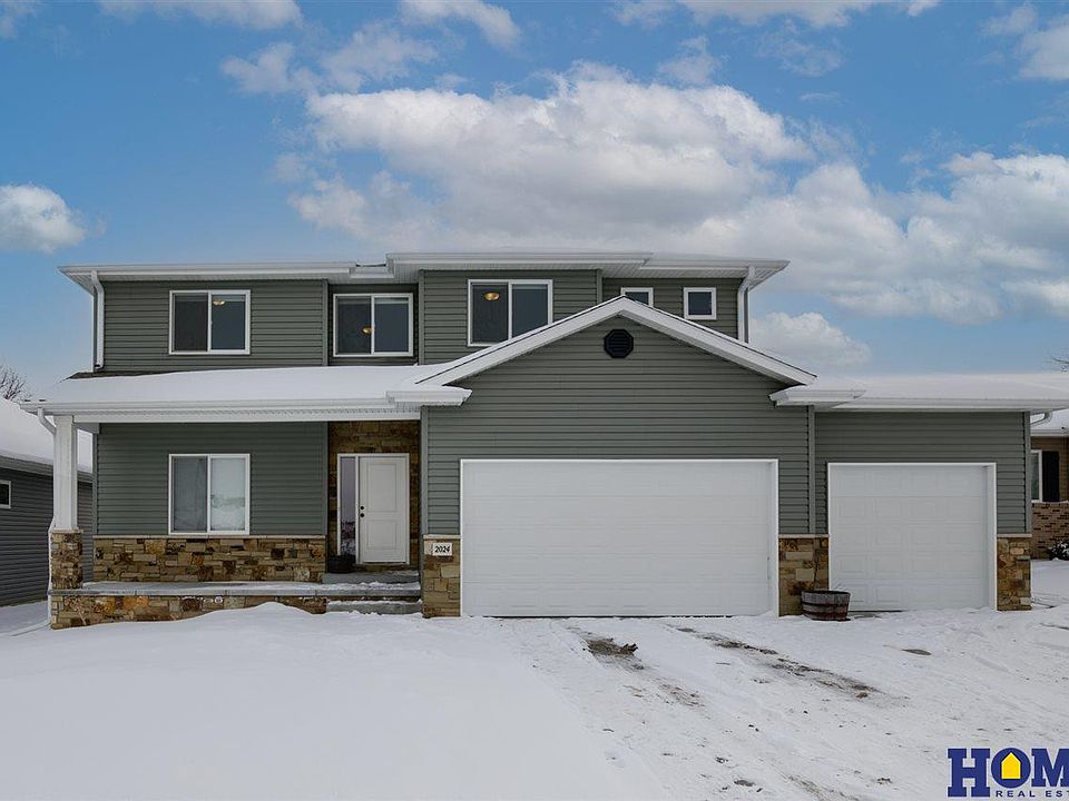 1st image of 2024 N 95th St