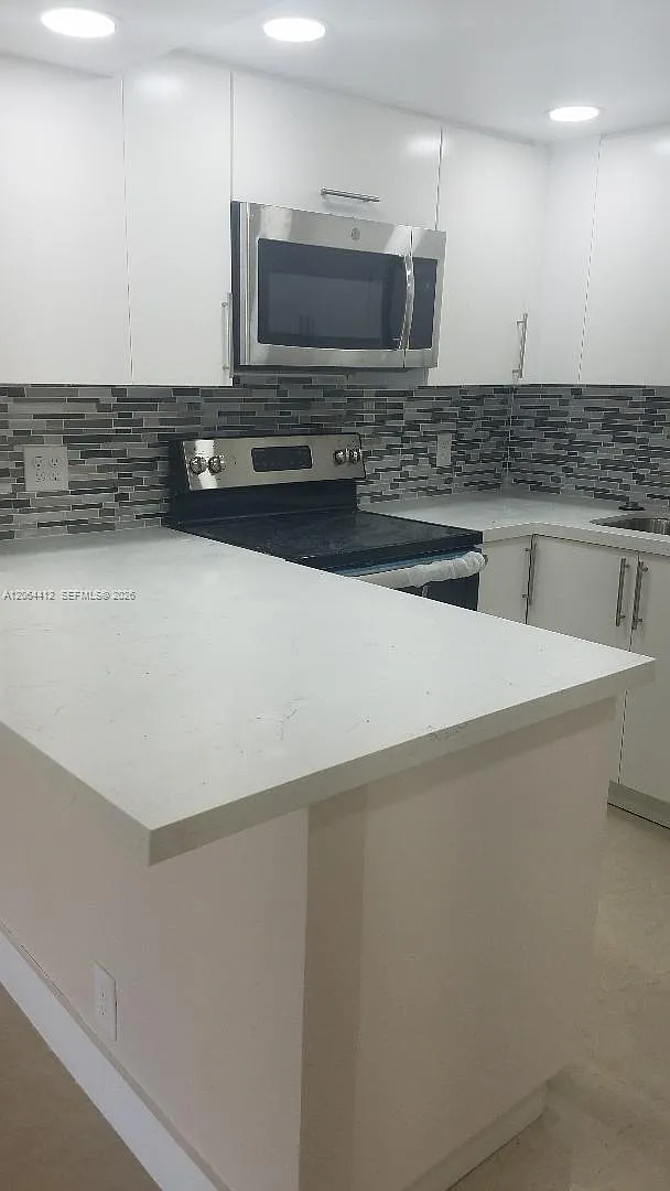 Las Vistas At Doral Condo — Photo 2