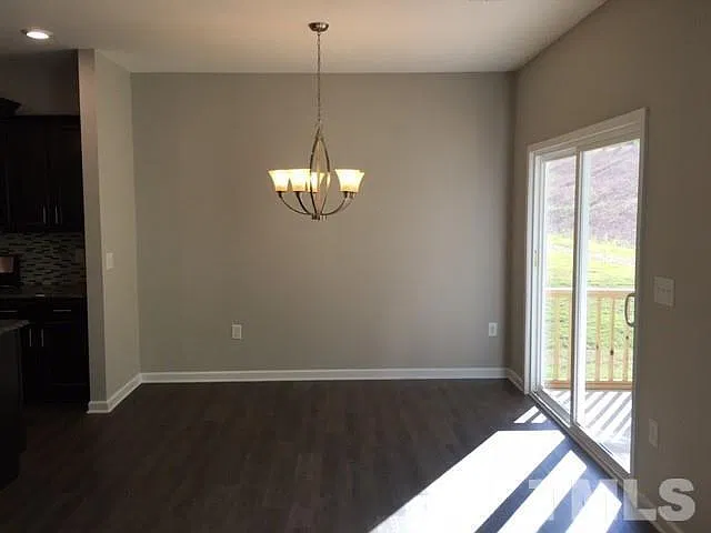 3 bed, 2.5 bath, 1920 sqft, $2,195 — Photo 3