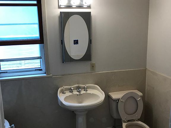 5th image of 3564 Tacoma Ave S