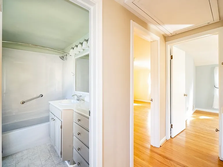 10 Hollyvale Dr — Photo 14