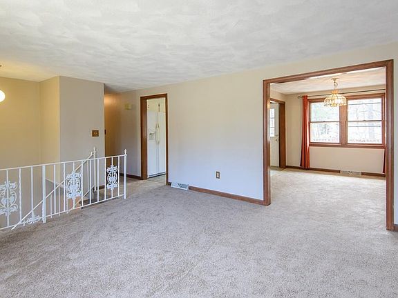 4th image of 47 Westwood St