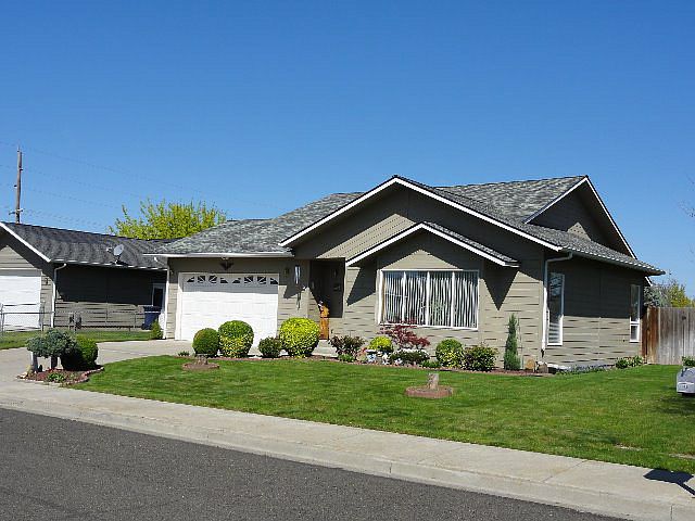 1st image of 811 SE Tamarack St