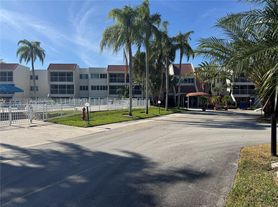 120 Lakeview Dr