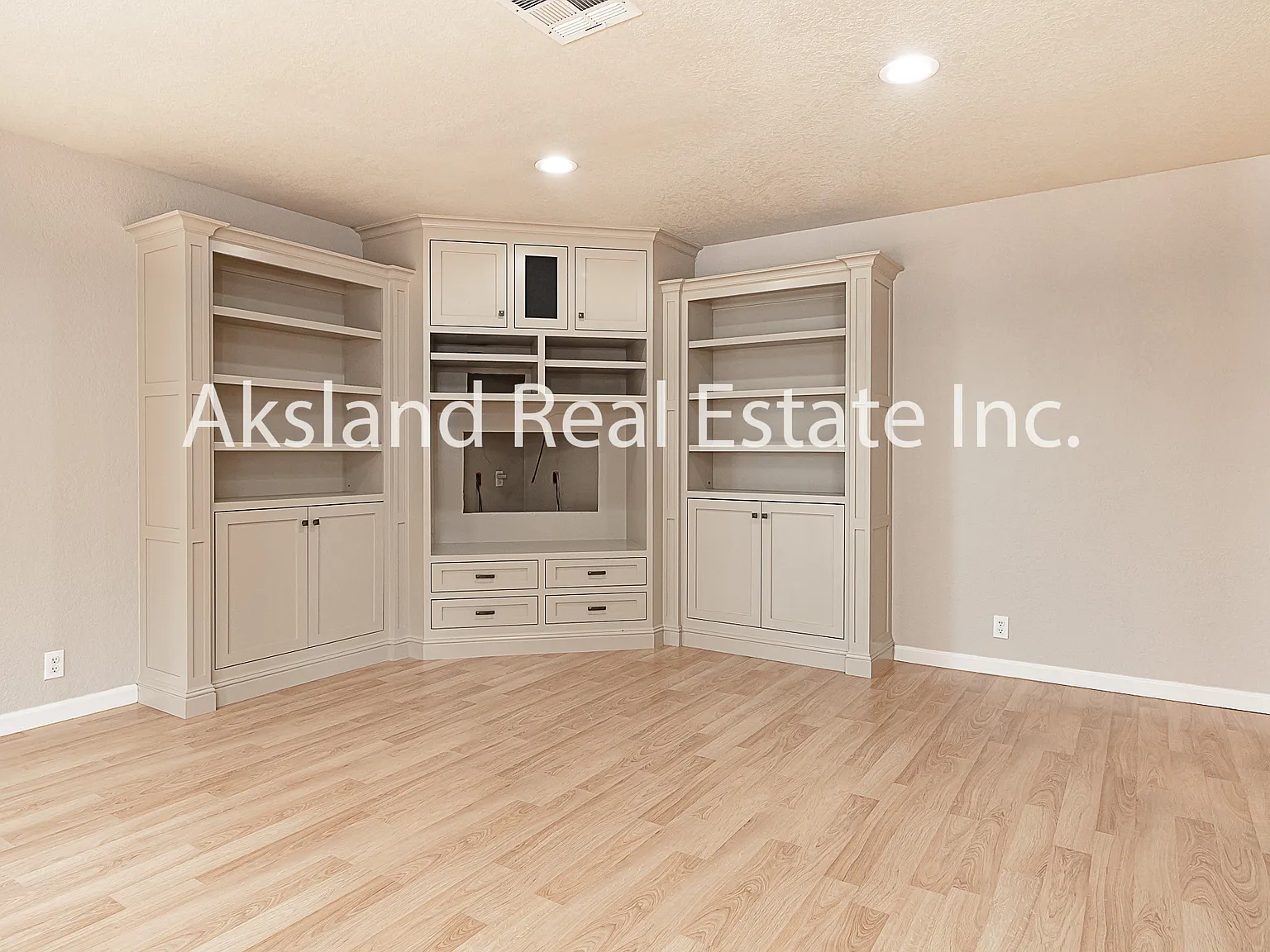 Garden Gate Dr., 697 - 1 — Photo 4
