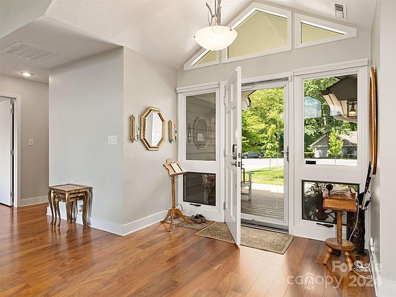 4th image of 138 Oakcrest Ln