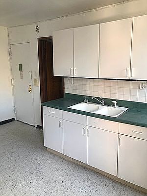 4th image of 152 Bedford Ave #3RI