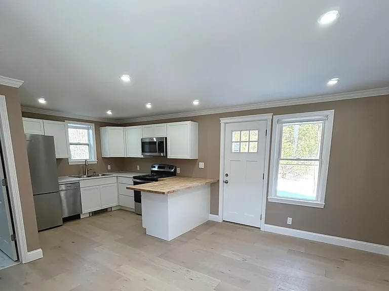 219 Post Rd — Photo 2